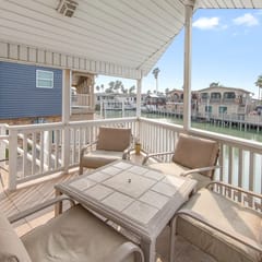 Little Breeze - Waterfront Cottage, Pools, Golf