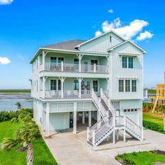 Pointe West - Bay Breeze Paradise