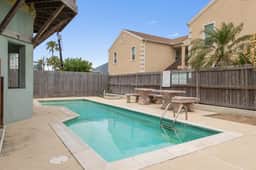 Island Dream - Walk to Beach, Pool, 3 Bedrooms - Image 2