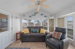 Little Breeze - Waterfront Cottage, Pools, Golf - Image 4