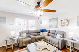 Central Galveston Cottage - Image 4