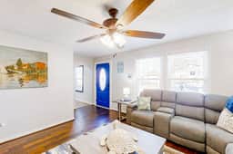 Central Galveston Cottage - Image 3