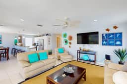 Momo’s Beach House - Image 5