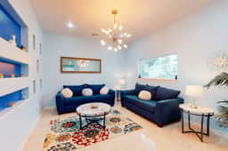 Blue Dolphin Beach House - Image 2