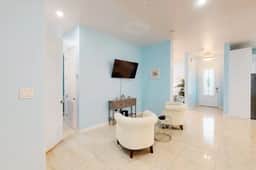 Blue Dolphin Beach House - Image 5