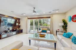 Oleander Paradise Beach House - Image 4