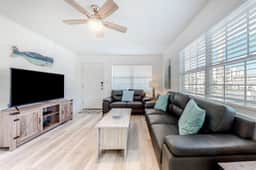 Lazy Seagull Beach House - Upstairs - Image 4