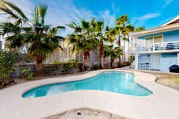 Lazy Seagull Beach House - Upstairs - Image 2