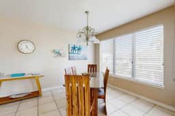 Hibiscus Hideaway Beach House - Image 5