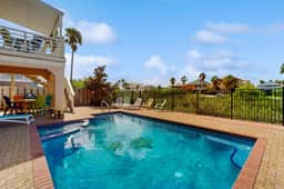 Hibiscus Hideaway Beach House - Image 2
