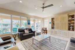 Hibiscus Hideaway Beach House - Image 4