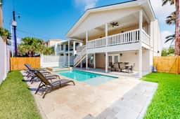 Carolyn's Beach House - Image 4