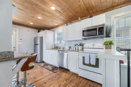 Captain Dan's Beach House - Image 5