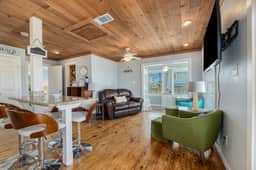 Captain Dan's Beach House - Image 2