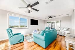 Redicare Resort - Upstairs - Image 3