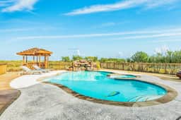 Bayside Paradise - Image 4