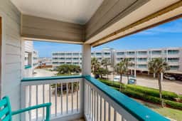 Seawall Getaway - Image 2