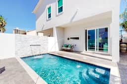 Dolphin Beach House - Image 3