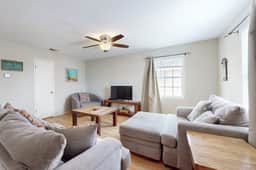 Beach & Chill at 109 E Dolphin - Image 2