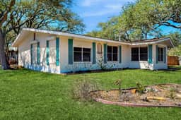 Little Bay Cottage - Image 2
