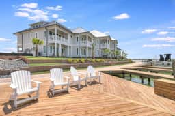 Luxury Golden Beauty on the Bay - Image 2
