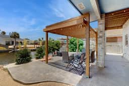 Water House Getaway - Image 4