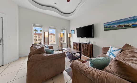 Island Dream - Walk to Beach, Pool, 3 Bedrooms - Image 4