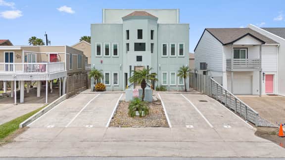 Island Dream - Walk to Beach, Pool, 3 Bedrooms - Image 3