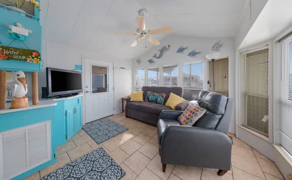 Little Breeze - Waterfront Cottage, Pools, Golf - Image 2