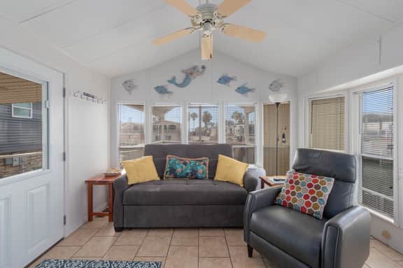 Little Breeze - Waterfront Cottage, Pools, Golf - Image 4