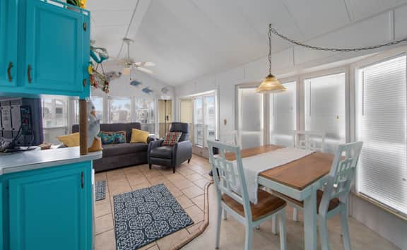 Little Breeze - Waterfront Cottage, Pools, Golf - Image 5