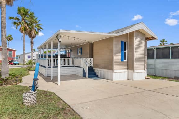 Blue Paradise - Pools, Golf, Deck, Pet Friendly - Image 2