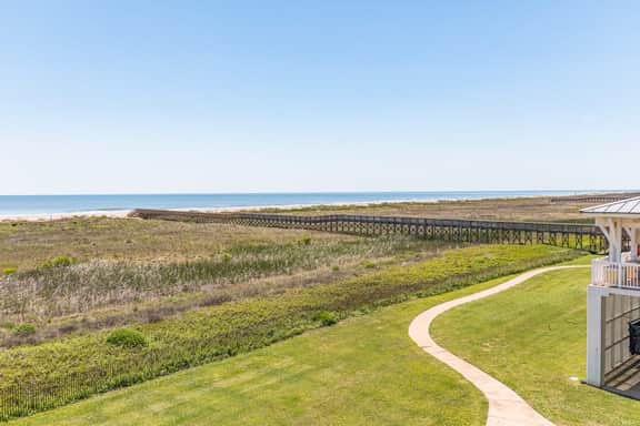 Pointe West Resort - Treasure on the Beach - Image 2