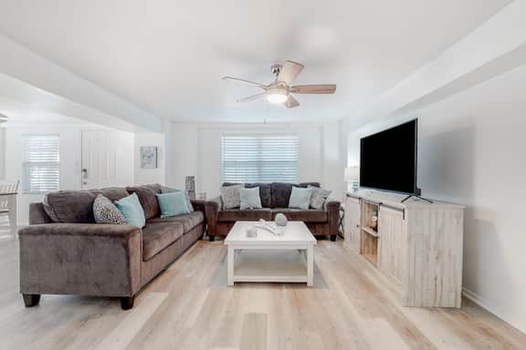 Lazy Seagull Beach House - Downstairs - Image 2