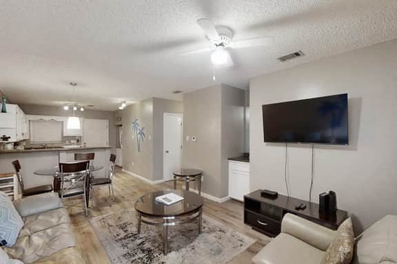 Las Palmas Condominiums #10 - Image 4