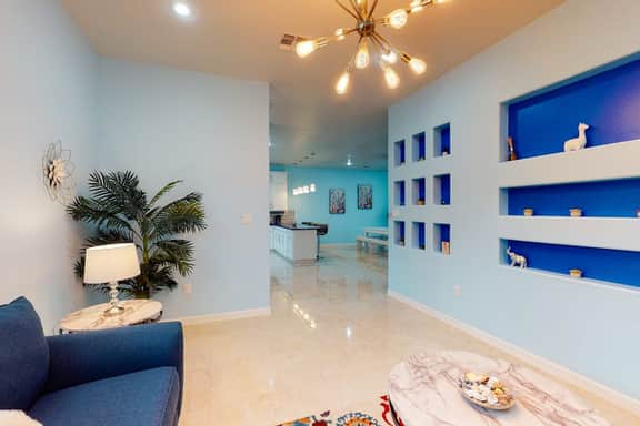 Blue Dolphin Beach House - Image 4