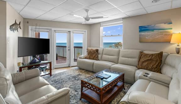 Galleon's Getaway - Monthly Stays, Bayfront, Pool - Image 2
