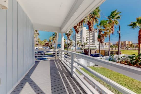 Lazy Seagull Beach House - Image 4