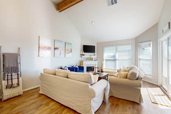 Ocean Breeze Getaway - Image 5