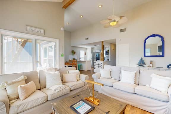 Ocean Breeze Getaway - Image 4