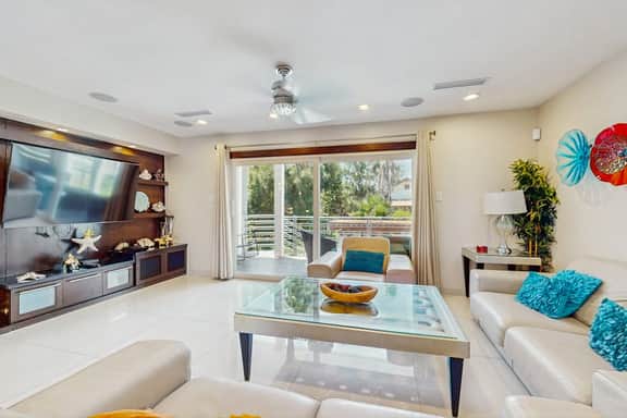Oleander Paradise Beach House - Image 4