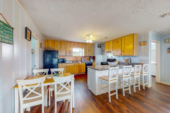 Captain's Quarters - Image 4