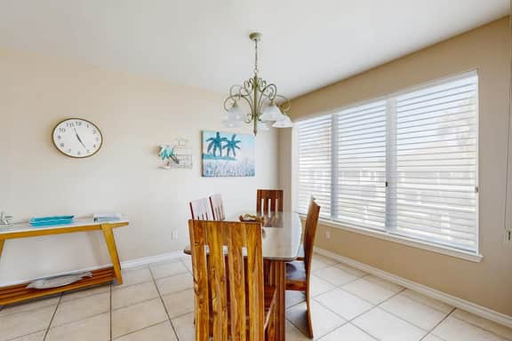 Hibiscus Hideaway Beach House - Image 5
