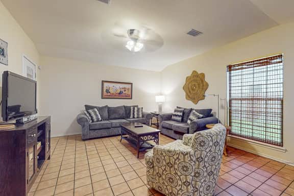 Birder's Heaven at 621 Palm - Image 5
