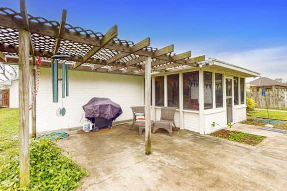 Birder's Heaven at 621 Palm - Image 3