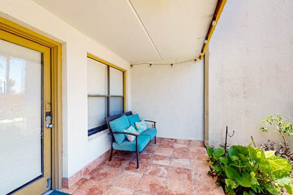 Sunrise Condo at Parklane - Image 3