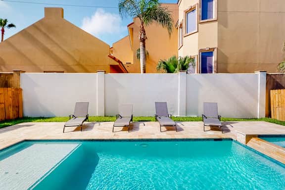 Carolyn's Beach House - Image 2