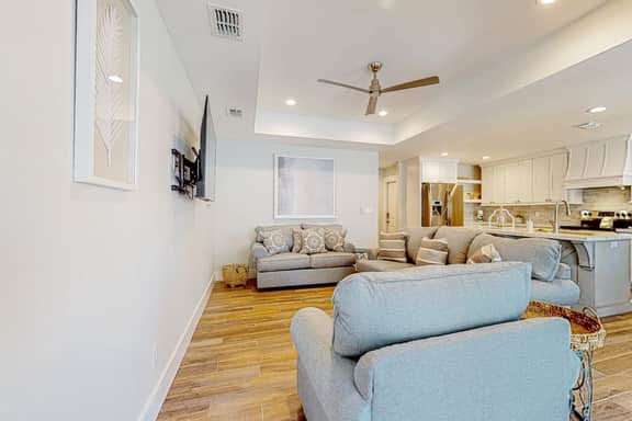 Carolyn's Beach House - Image 5