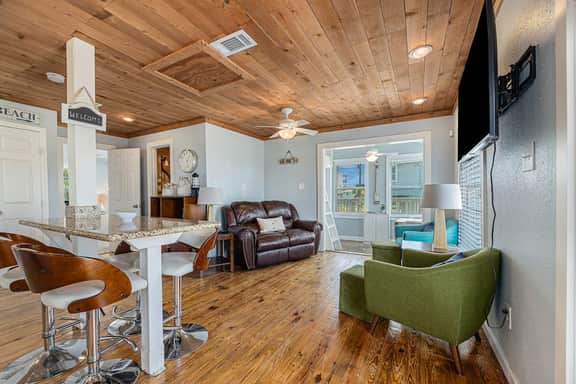 Captain Dan's Beach House - Image 2