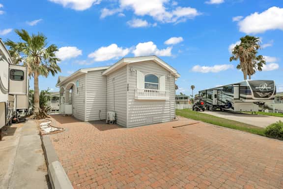Waterfront Oasis - Bay Views, Pool, Golf, Tennis - Image 3